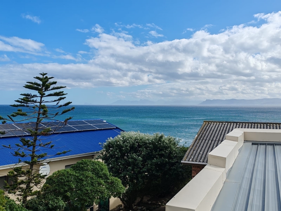 5 Bedroom Property for Sale in Perlemoenbaai Western Cape